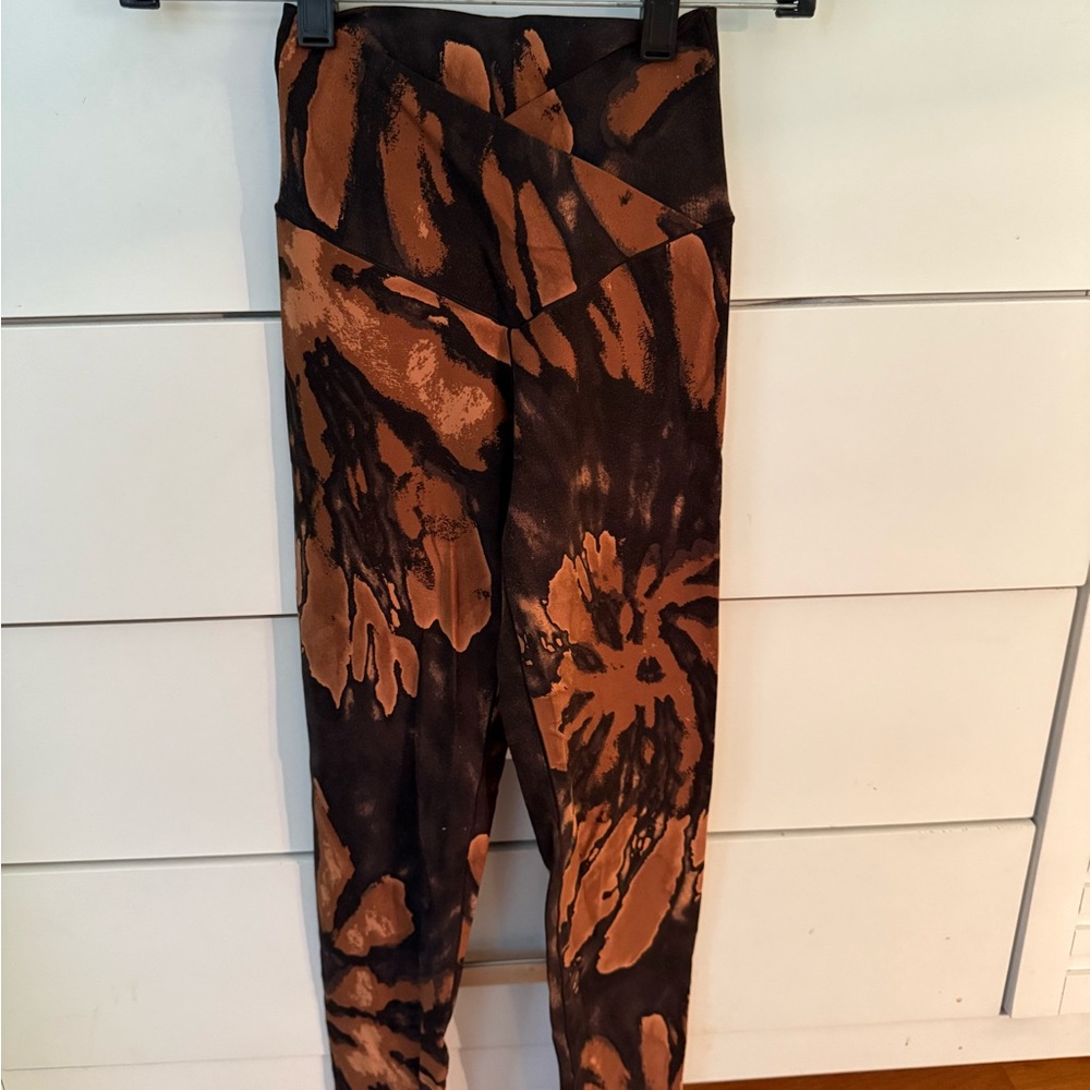 Aerie Black and Brown Tie-Dye Leggings